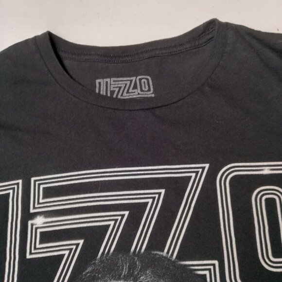 Lizzo Shirt XL The Special Tour 2023 Graphic Pop Music Rap Singer Flute Artist - Picture 8 of 8